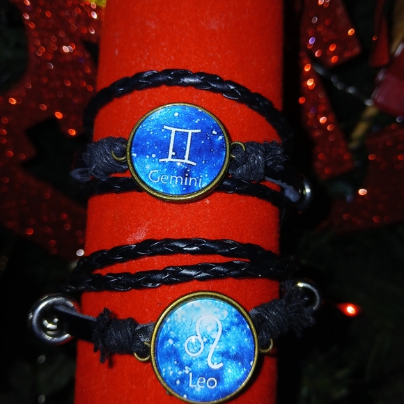 Adjustable bracelets - Picture 1 of 2